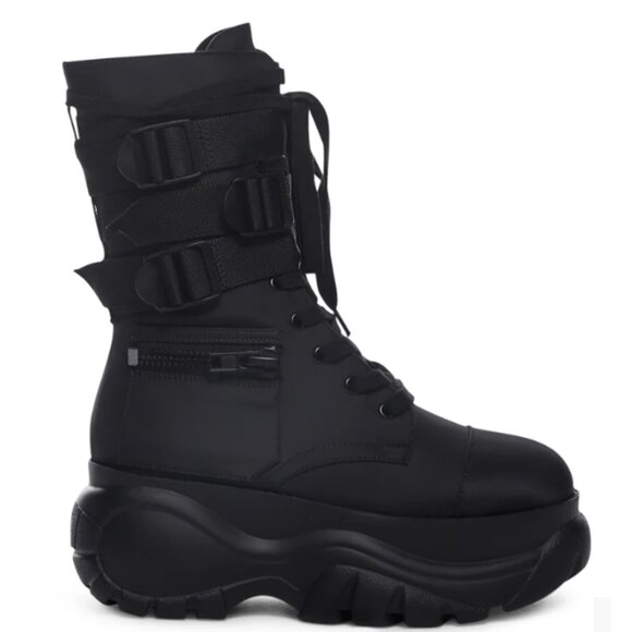 Dolls Kill Shoes - DOLLS KILL POSTER GRL Mad Hustle Pocket Combat Boots in Black - Size US 11